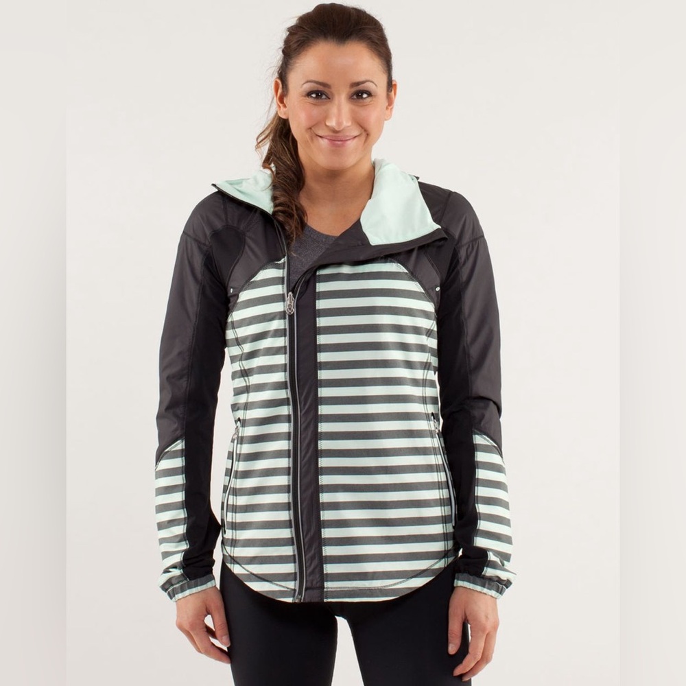 Lululemon Run: Get Up And Glow Jacket *Reflective 360
